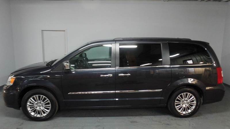 Chrysler town country outlet #2